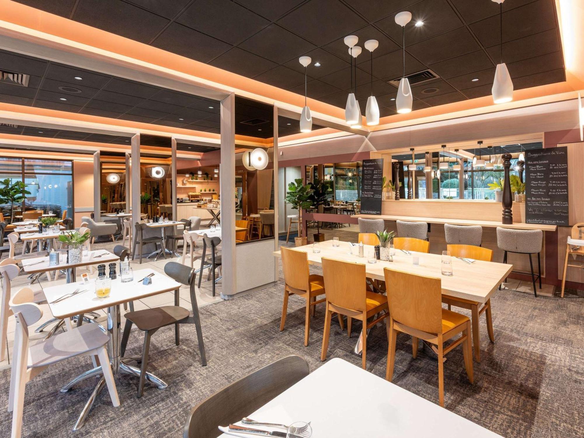 Hotel Novotel Nord - Porte De Bourgogne 4*