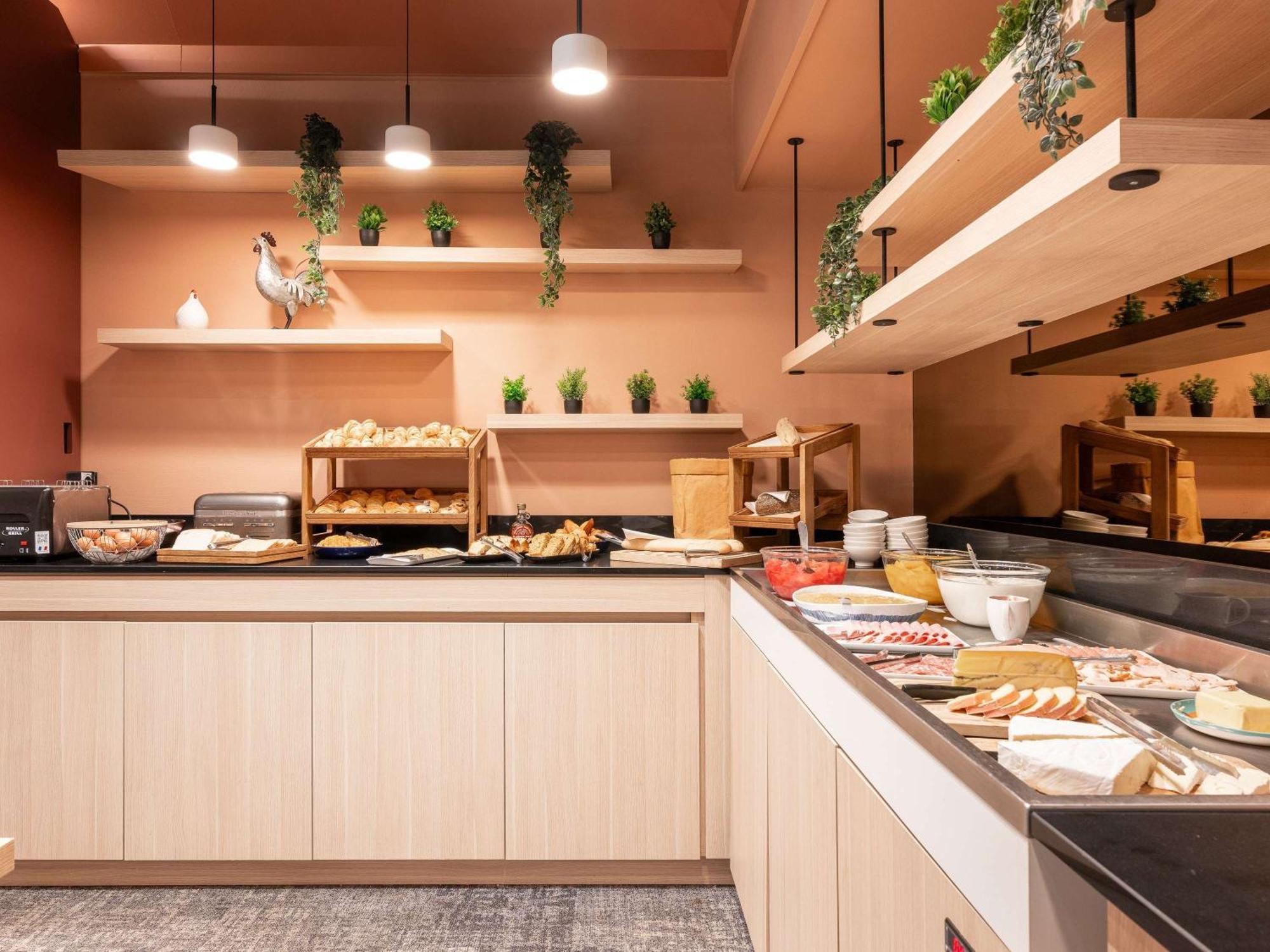 Novotel Nord - Porte De Bourgogne 4*