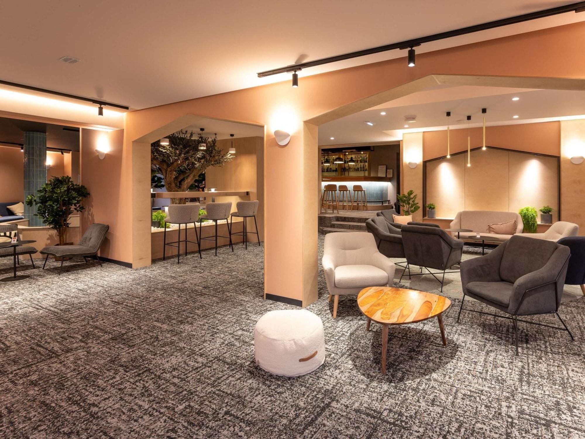 Hotel Novotel Nord - Porte De Bourgogne 4*