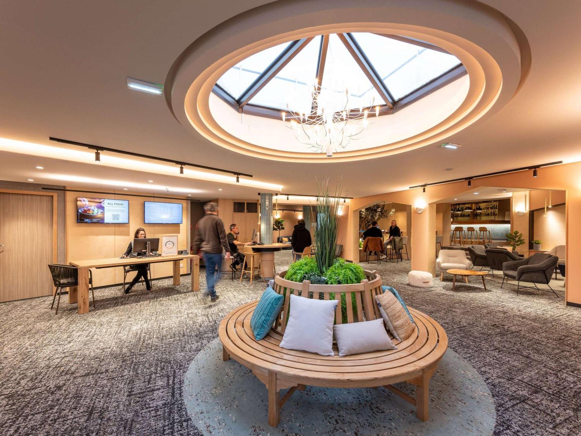Novotel Nord - Porte De Bourgogne 4*