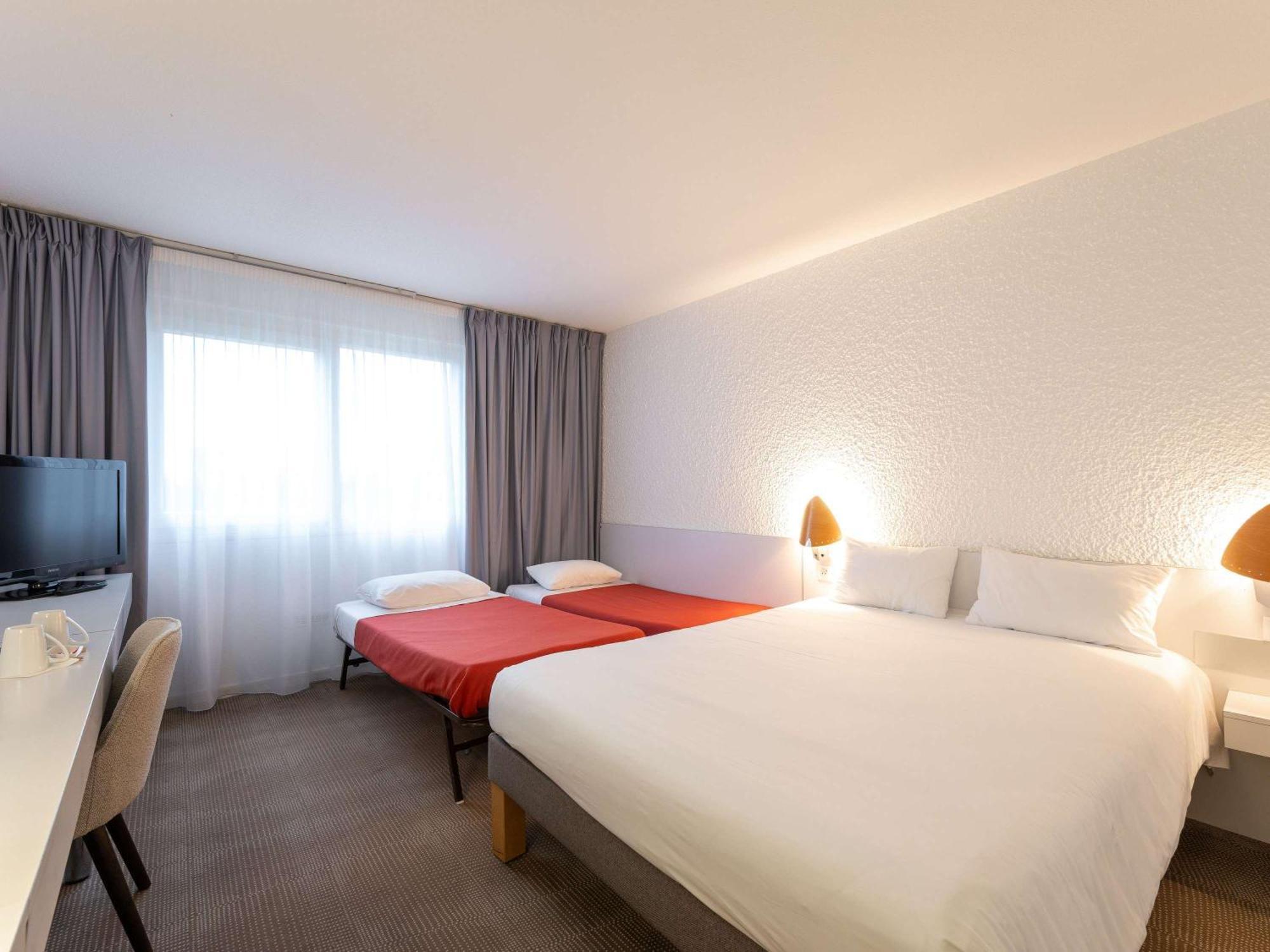 Novotel Nord - Porte De Bourgogne Hotel 4*